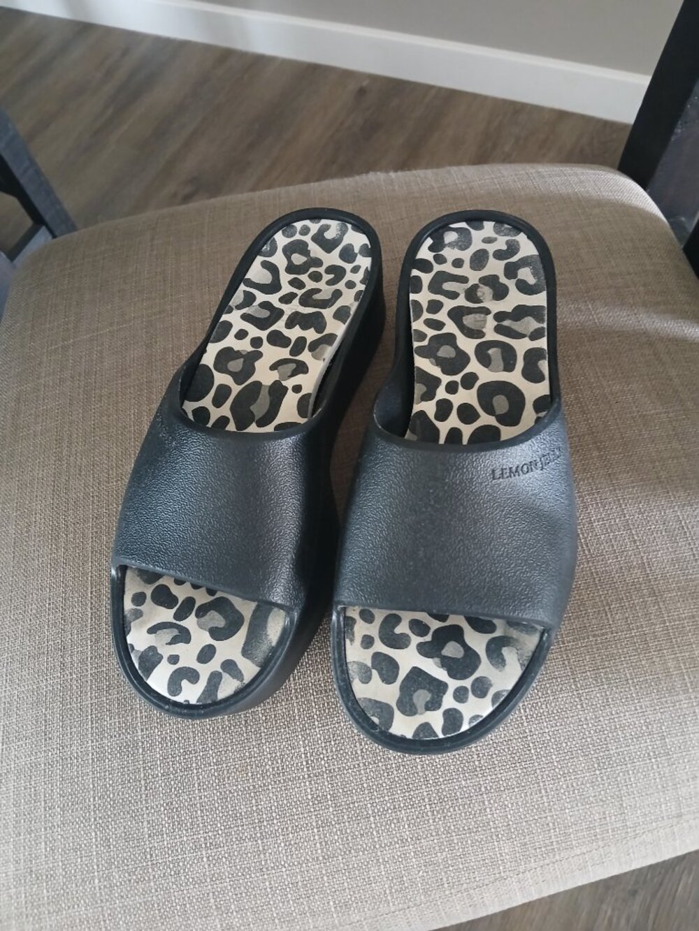 Lemon Jelly slides   Size 38 (7) Black no box